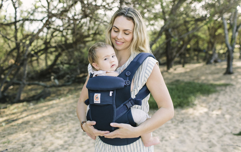 Ergobaby Adapt bæresele Cool Air Mesh i blå (Deep Blue)