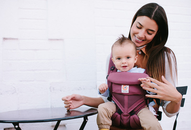 Ergobaby Omni 360 Cool Air bæresele i bordeaux (Plum)