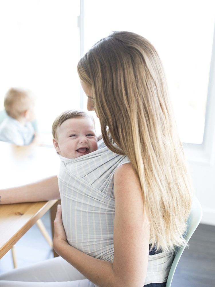 Ergobaby Aura Strækvikle - Grey Stripes